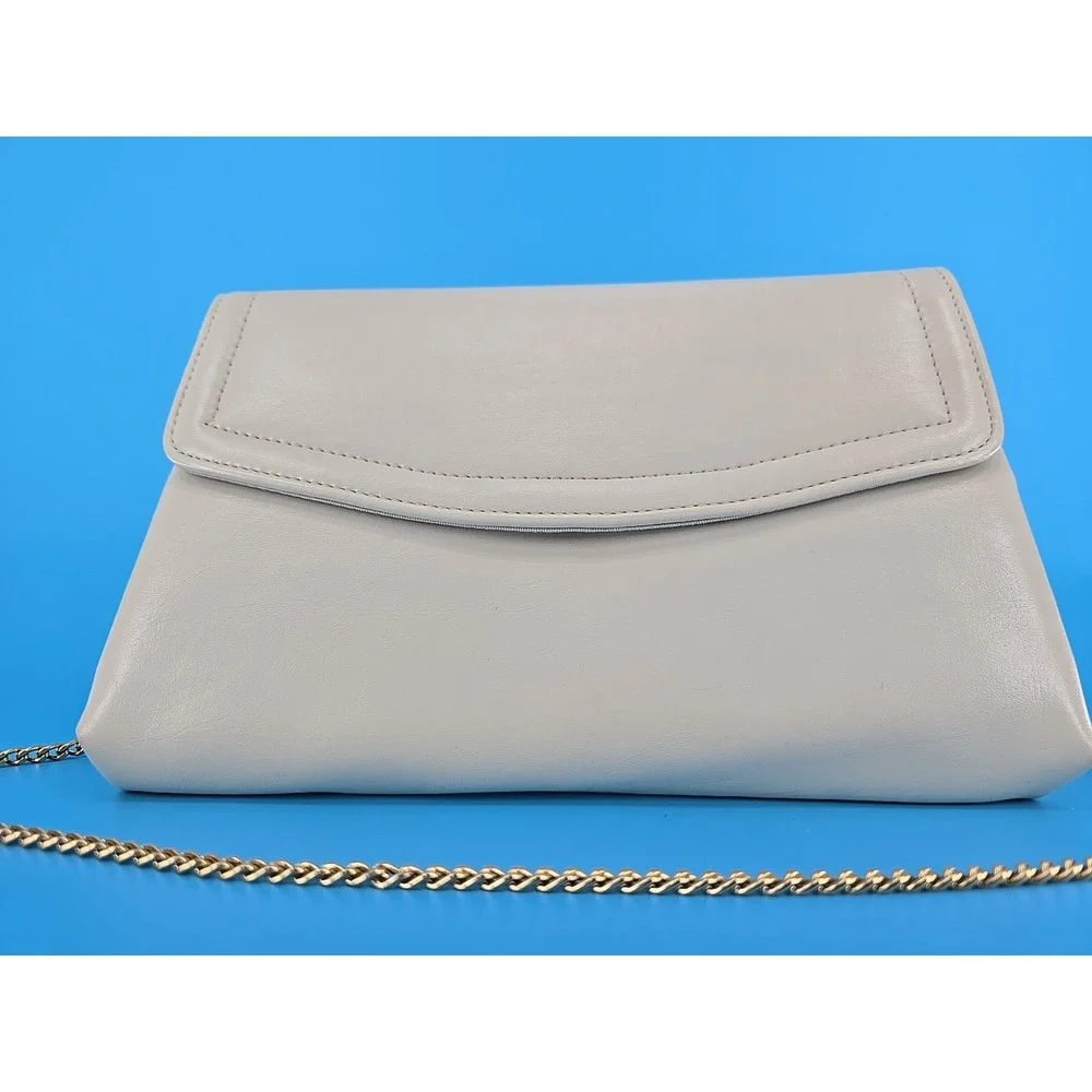Beautiful Vtg ML USA Beige Ivory Clutch Handbag Bag Purse Kiss Closure‎ W/ Chain
